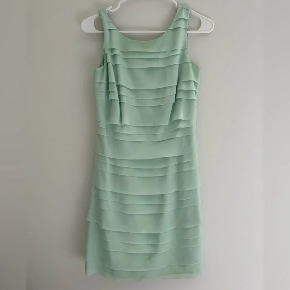 green emerald velvet dress Soleil main image 1